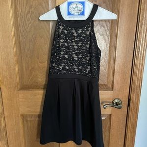 Cute halter black dress!!🖤